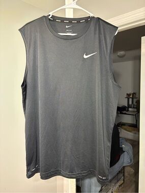 NWOT Nike Men Swim Large Blacks Dri Fit Sleeveless Mens Workout Shirt UPF 40